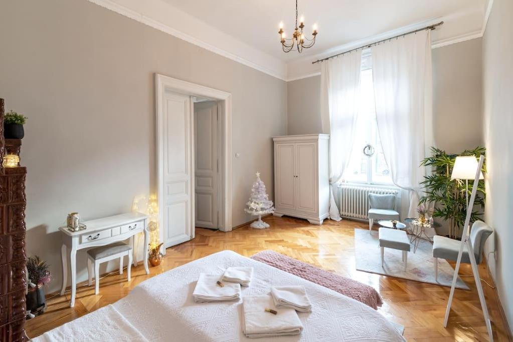 No.8: Lovely & Cosy 3-Room Heart Of The City Τιμισοάρα Εξωτερικό φωτογραφία
