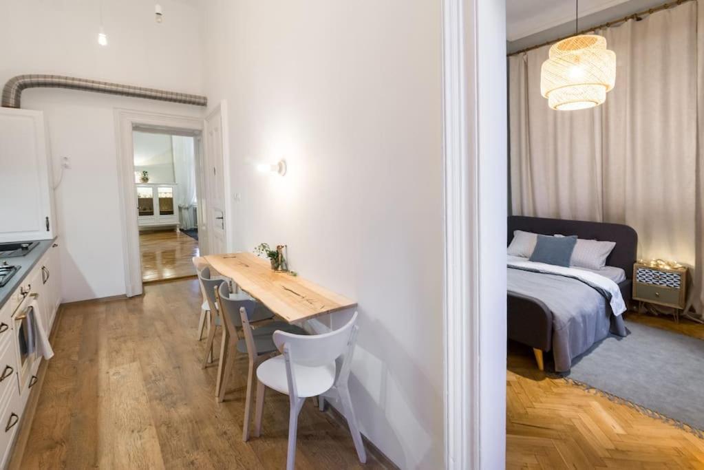 No.8: Lovely & Cosy 3-Room Heart Of The City Τιμισοάρα Εξωτερικό φωτογραφία