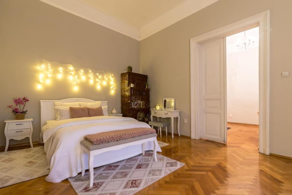No.8: Lovely & Cosy 3-Room Heart Of The City Τιμισοάρα Εξωτερικό φωτογραφία